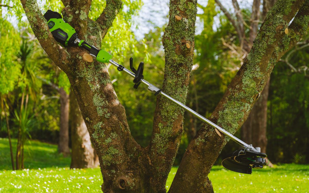 How to: Change a Lithium Brushcutter Head from the blade to a spool head